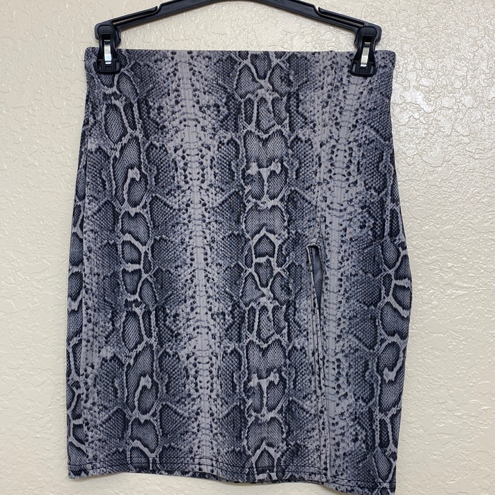 Cute black and white skirt